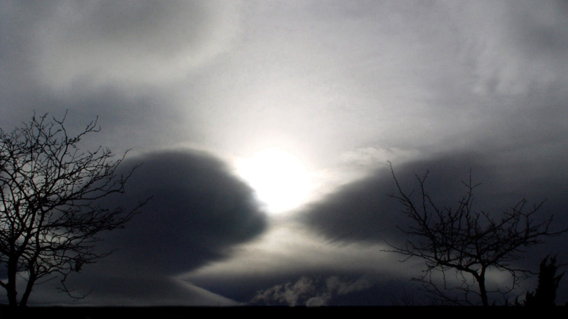 Dramatic Clouds Sunlight Rays HD Wallpaper | Sky Light Beams