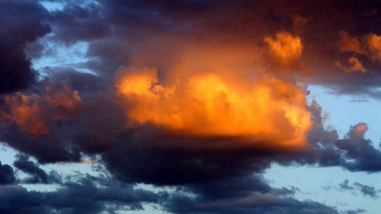 Dramatic Flaming Clouds Sunset QHD Wallpaper