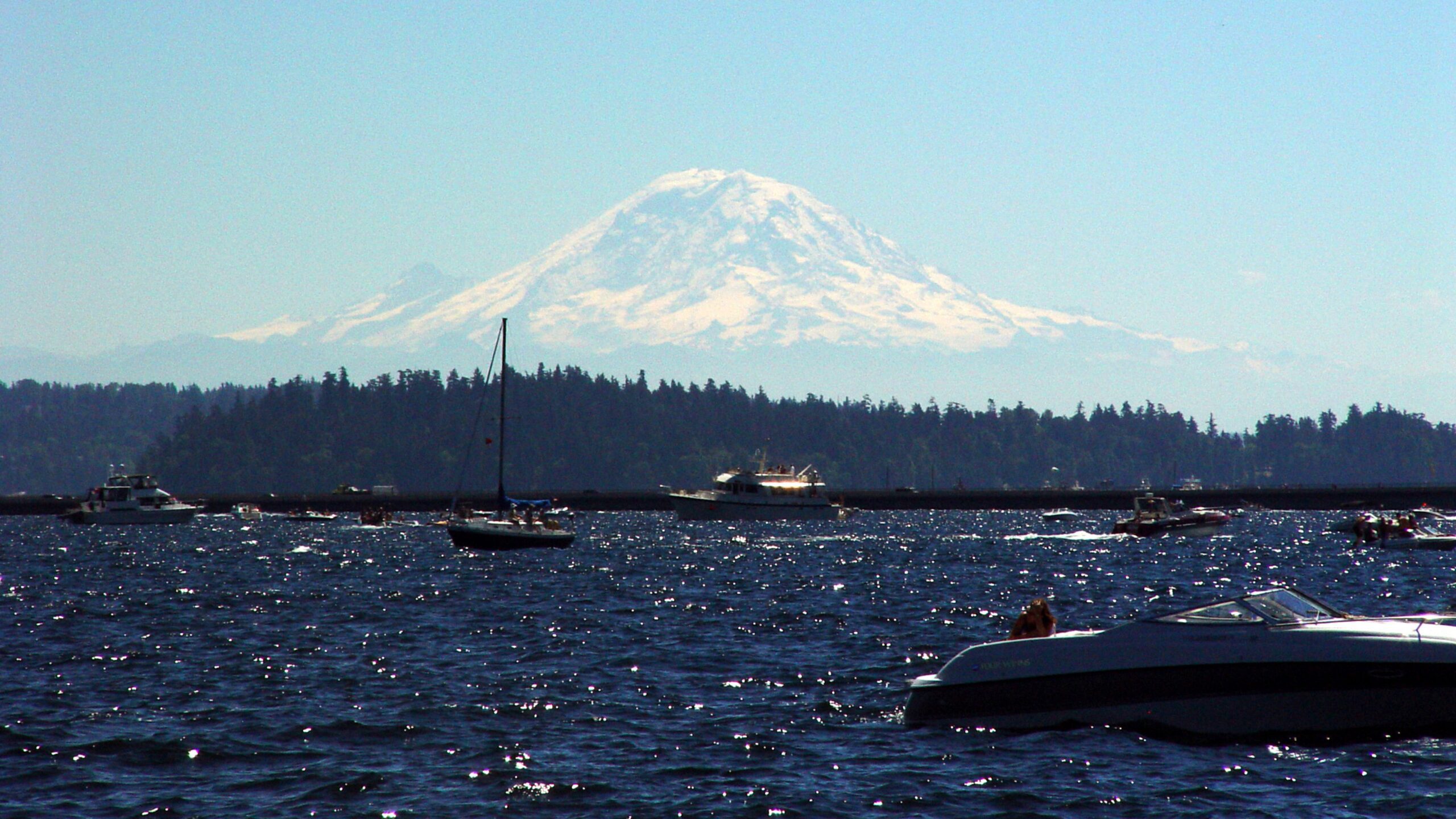 Mount Rainier Washington Lake HD Wallpaper | Boats and Mountain Landscape
