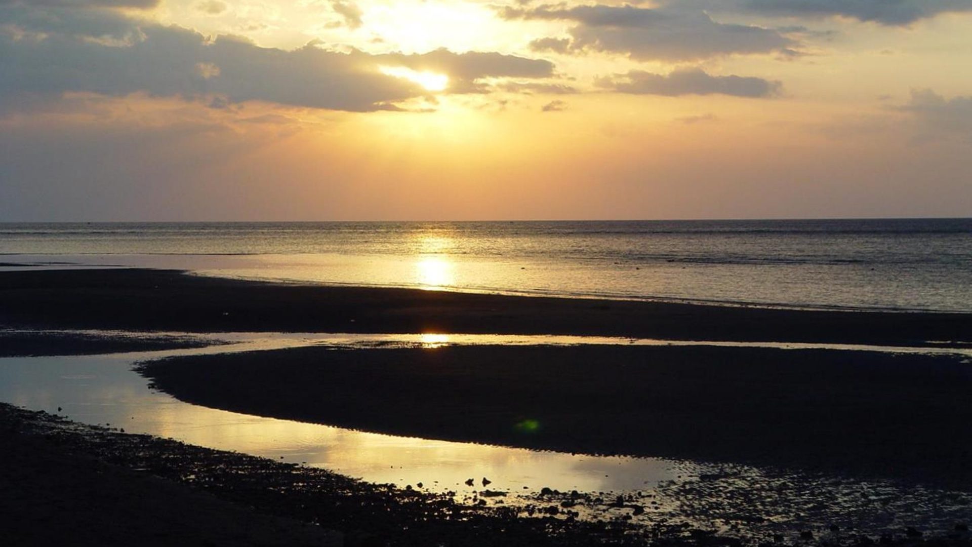 Ocean Sunset Reflection on Sandbar – Golden Light HD Wallpaper