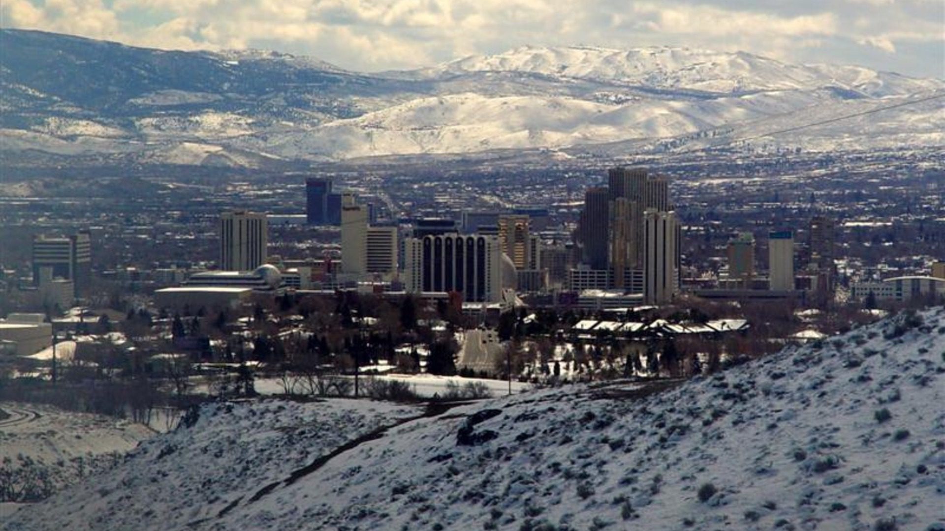 Snowy Reno Skyline with Mountains Winter Wallpaper