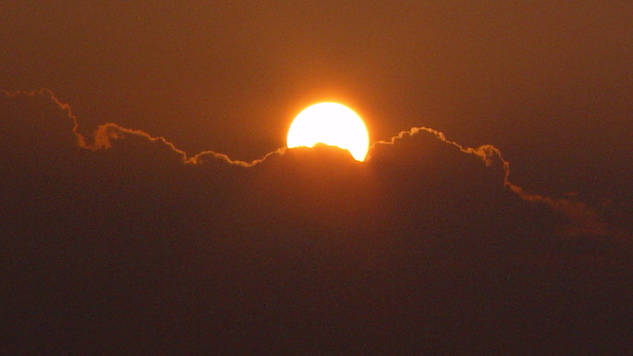 Sun Breaking Through Clouds QHD Wallpaper