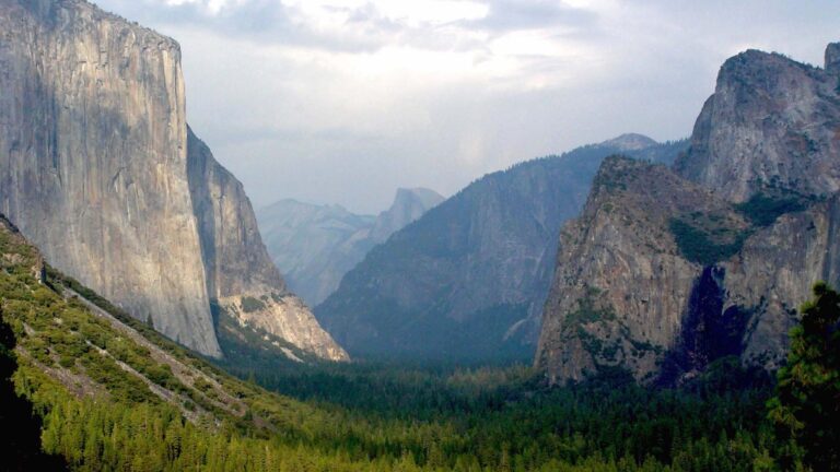 Yosemite Valley Landscape with El Capitan 4K Wallpaper