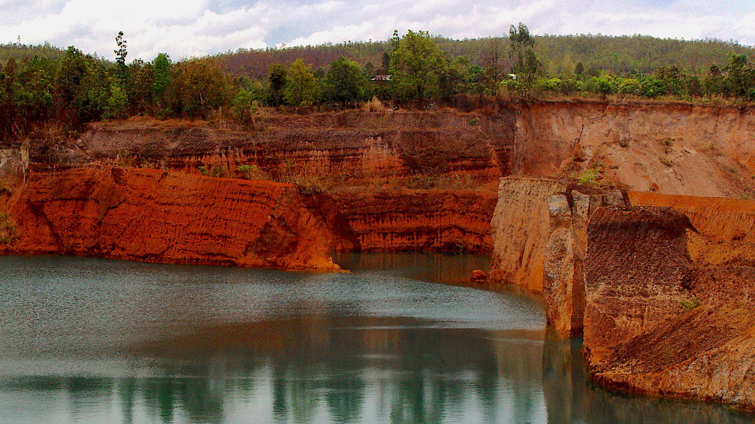 Chiang Mai Canyon Red Cliffs – Thailand Landscape Wallpaper