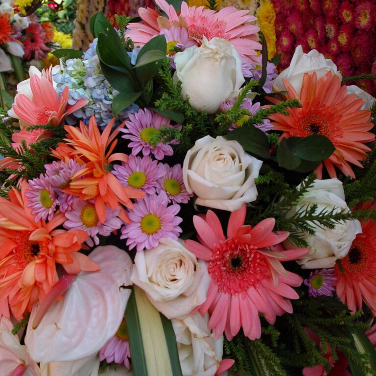 Colorful Flower Bouquet – Roses & Daisies Arrangement