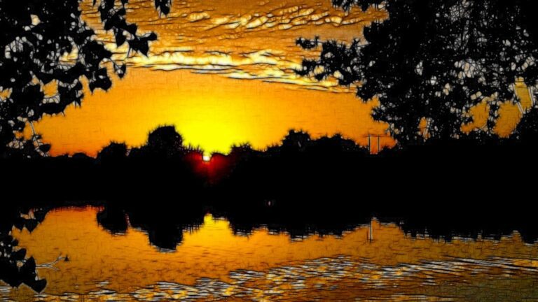 Sunset Reflection on Water – Silhouettes & Golden Sky