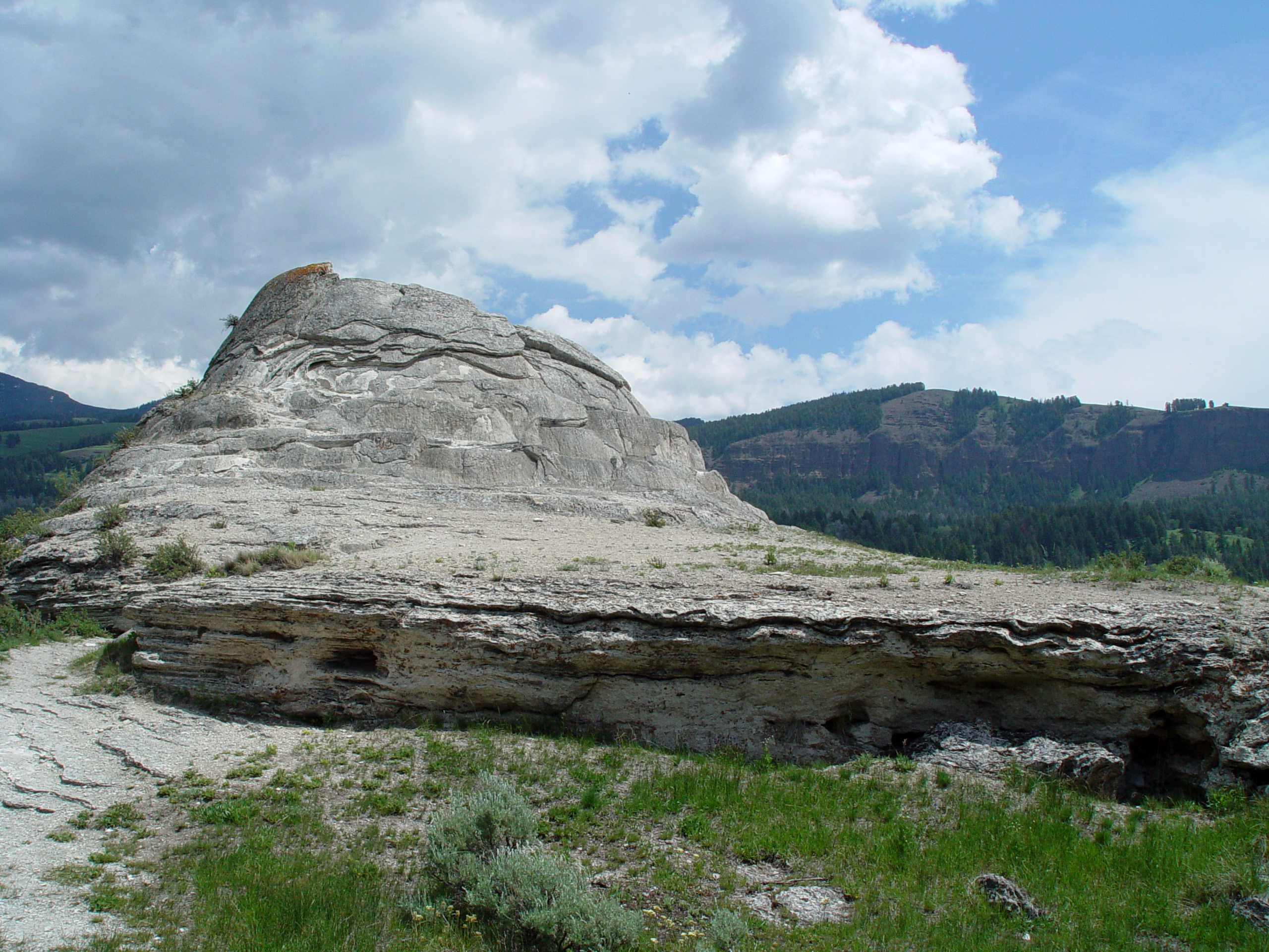 Soda Butte Mineral Formation